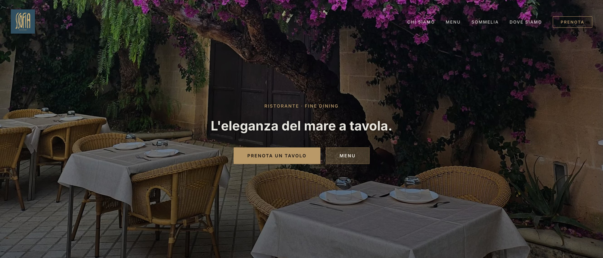 Sito di un ristorante generato dal sistema, con fotografia della sala, menu di navigazione e pulsante per prenotare